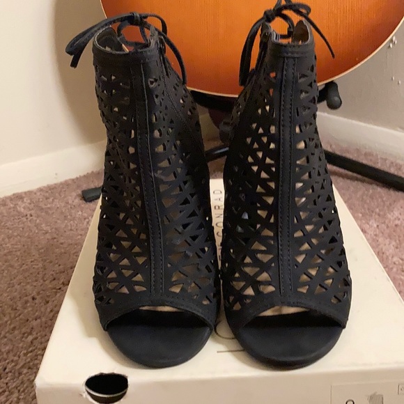 Lauren Conrad Open toe black heels with back ties - Picture 4 of 5